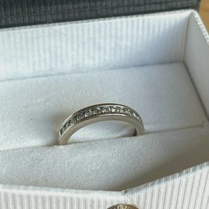 14K White Gold Round Diamond Band